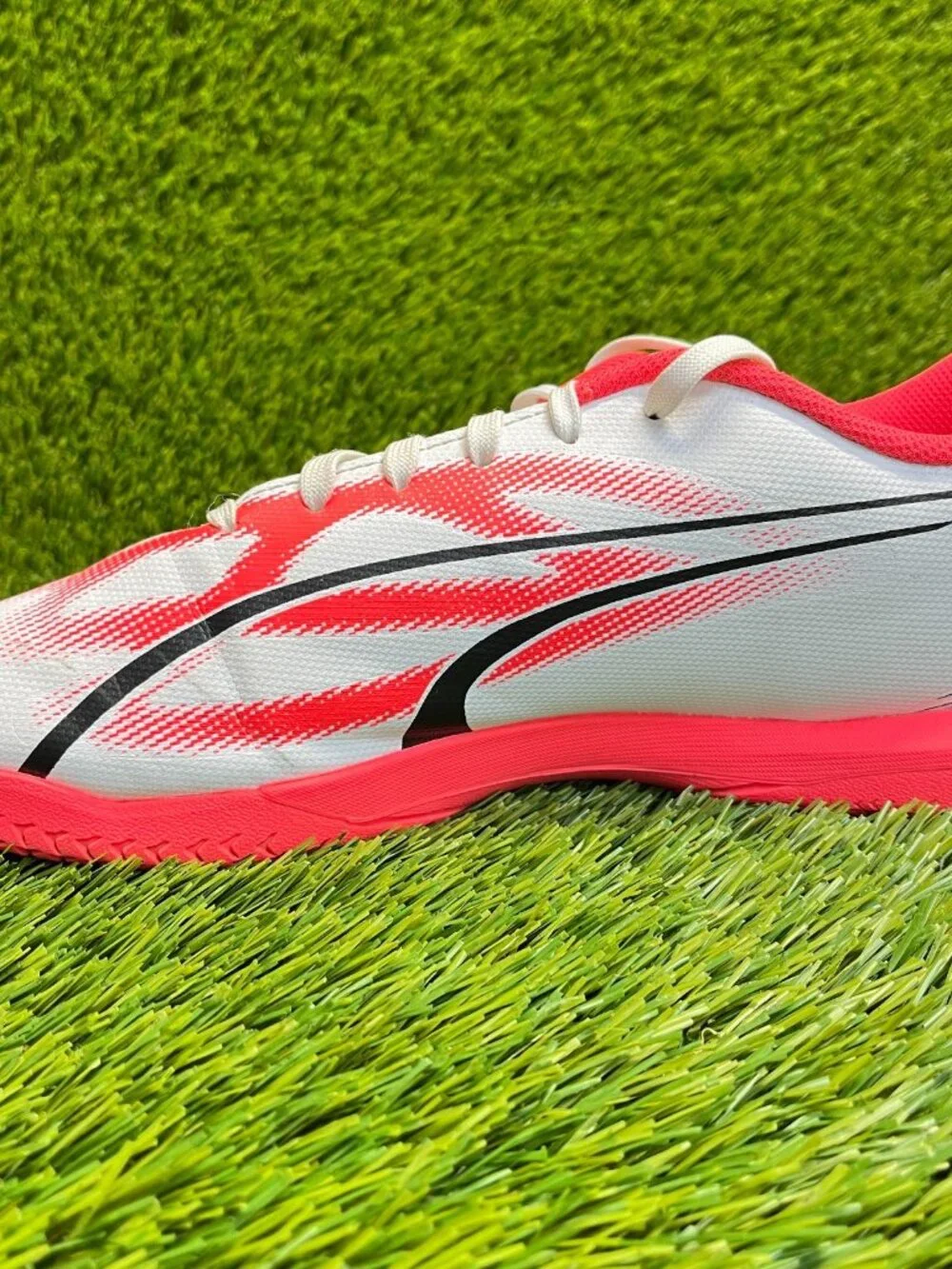 Puma Ultra Play It Mens Size 9‎ White Red Black Running Spikeless Soccer Shoes